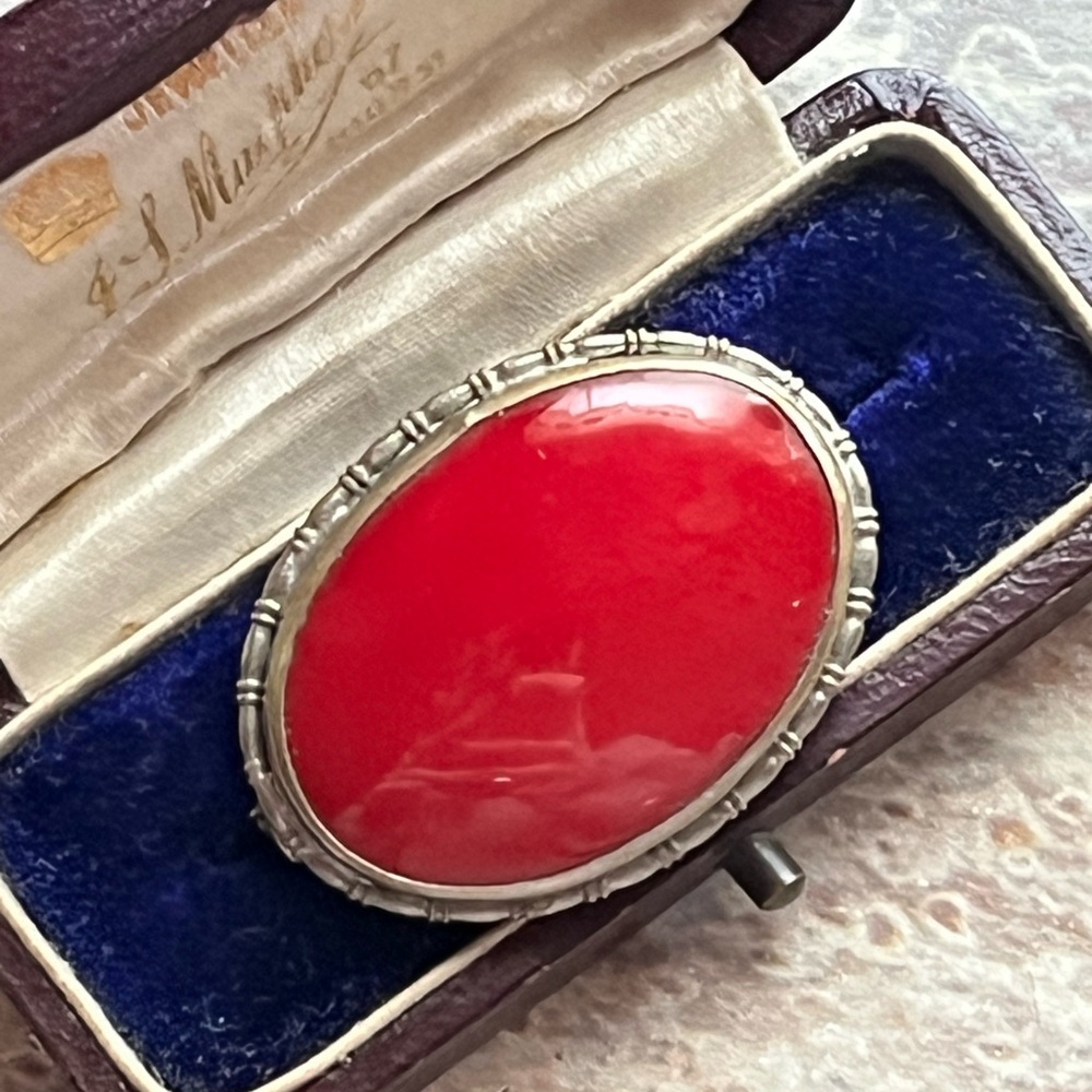 Antique Czechoslovakian Red Slag Glass Brooch - Picture 11 of 12